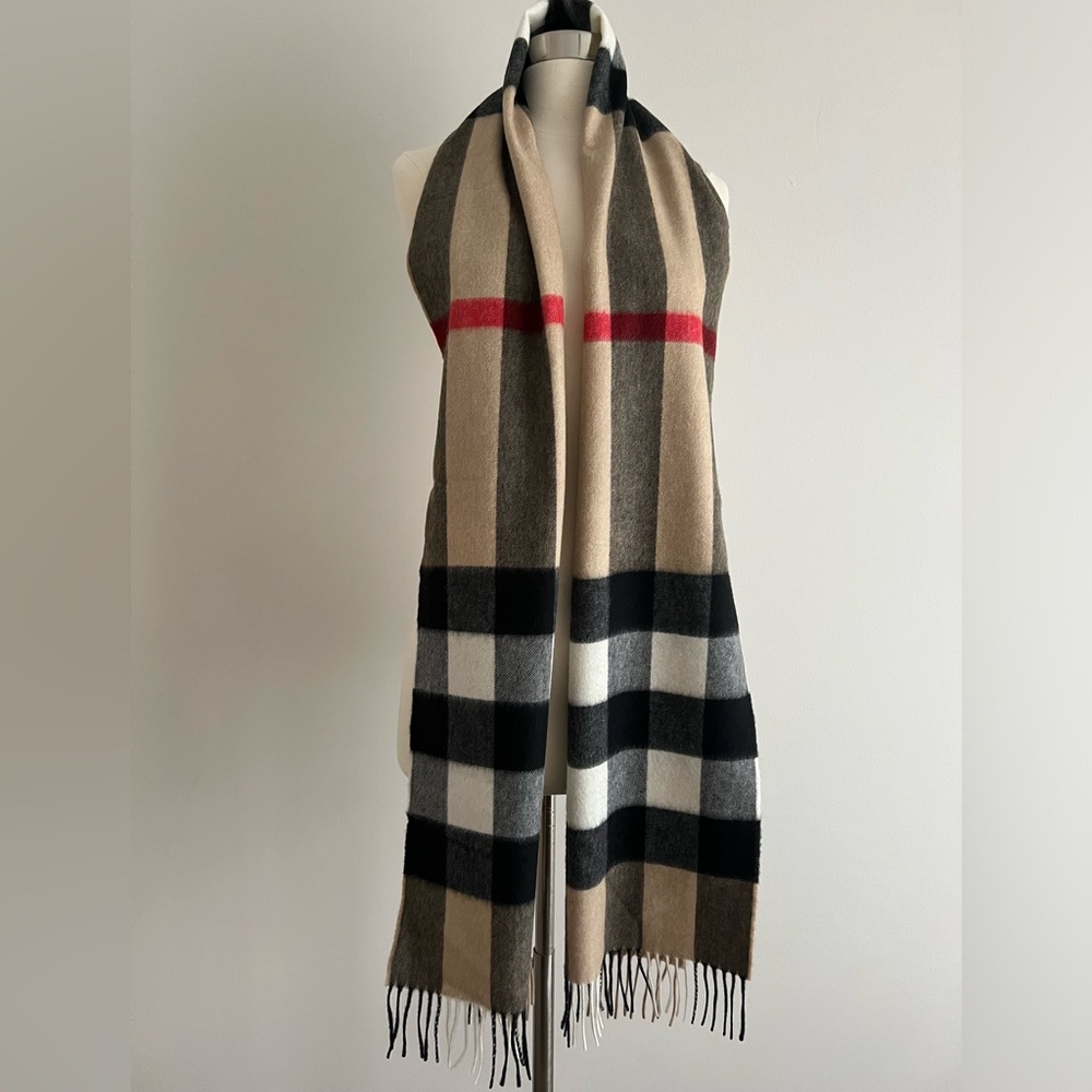 Burberry Cashmere Chack Scarf - Picture 2 of 16